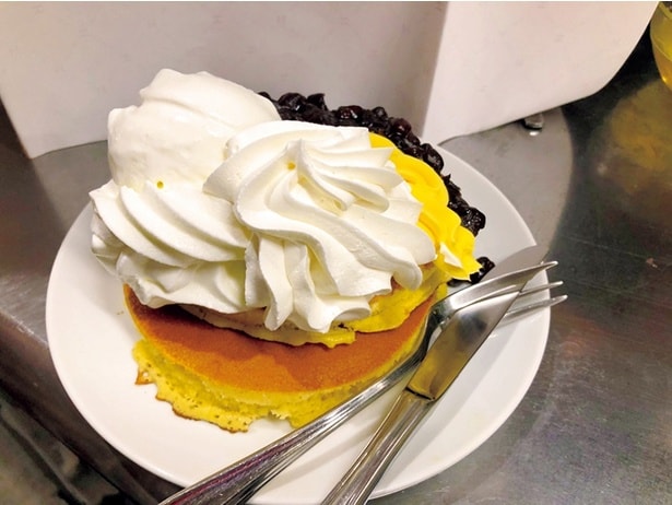 梅香堂/全部のせホットケーキ (1520円)