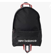 必要なものを、スマートに収納。ネックストラップで、身軽に出かけよう。【ニューバランス】のリュックがAmazonに登場中‼