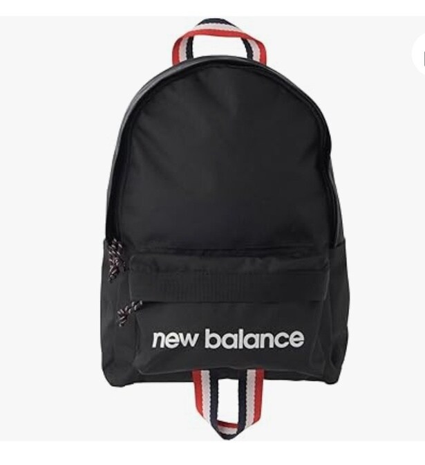 必要なものを、スマートに収納。ネックストラップで、身軽に出かけよう。【ニューバランス】のリュックがAmazonに登場中‼
