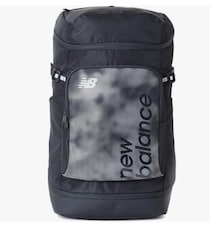 雨でも、運動後でも、たっぷり収納。毎日に寄り添う40リットルバックパック【ニューバランス】のリュックがAmazonに登場中‼