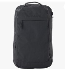 スマートに持ち歩く、22リットルの機能美。学生にも社会人にもフィットする一品【ニューバランス】のリュックがAmazonに登場中‼