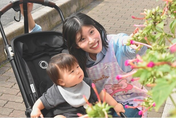 屋外遊びや散歩にも連れて行ってくれる