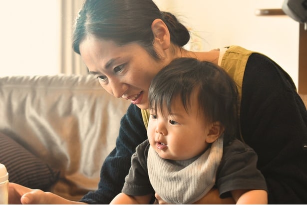 派遣先でお子さんのお世話をする“頼ってさん”。病児保育と家事代行以外は、幅広く対応してくれる