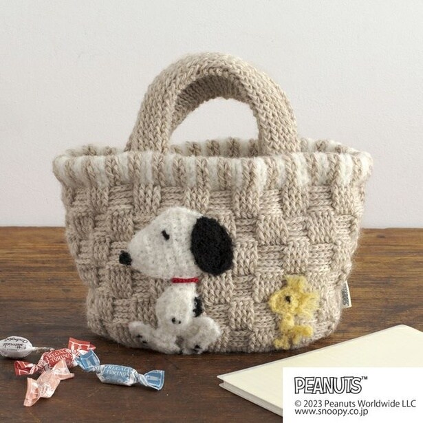 「スヌーピーのお散歩バッグ(編み物 材料セット)」(8140円)