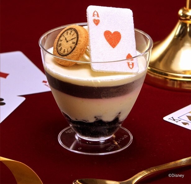 『ふしぎの国のアリス』Temps Merveilleux カシスとグレープフルーツのブラック＆ホワイトパルフェ