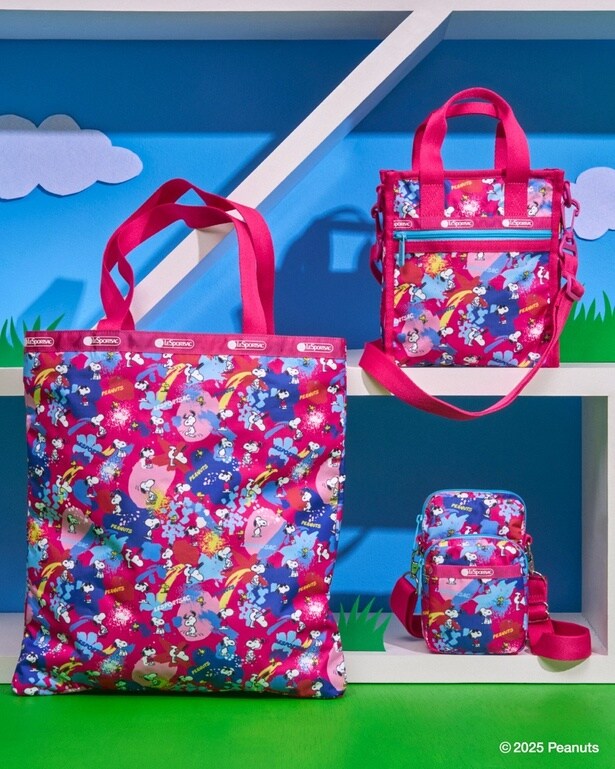 「ラージエメラルドトート」(1万9800円)、ミニN/Sトート」(1万6500円)、「ミニフォンバッグ」(1万5400円)