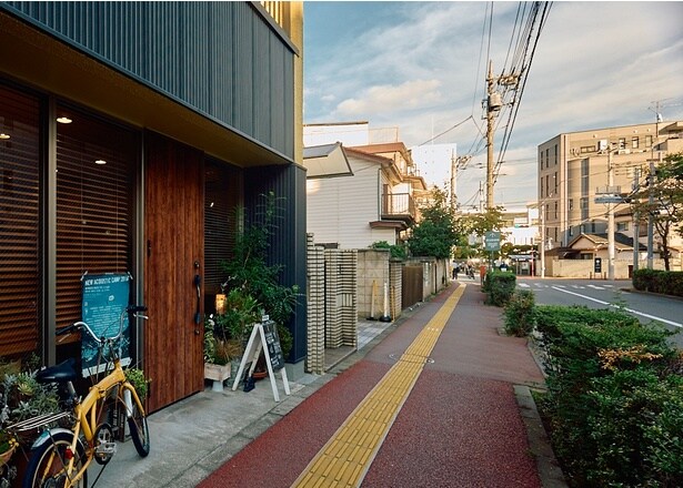 【写真】加藤さんの地元・梅島で開業。常連が多く、みな“いつもの”豆を求めて訪れる