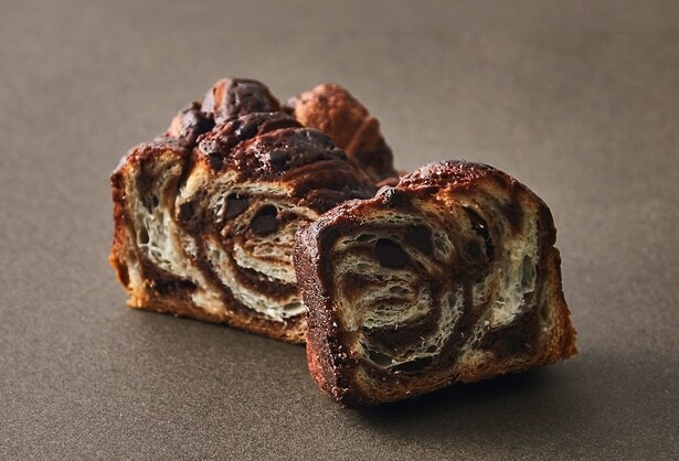 ブランドの定番フレーバー「オリジナルバブカ」は濃厚なチョコレートが味の決め手。1本2500円、ハーフ1300円