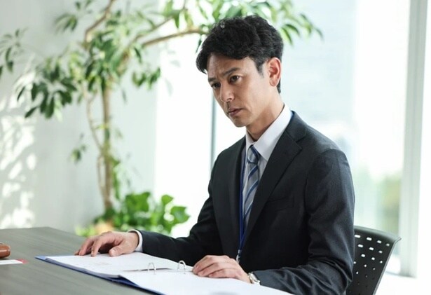 栗須は、耕造との出会いを通して競馬界に触れ、だんだんと情熱を取り戻していく