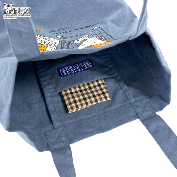 内側にもポケットあり