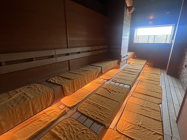女湯にあるサウナ室は定員14人と広い