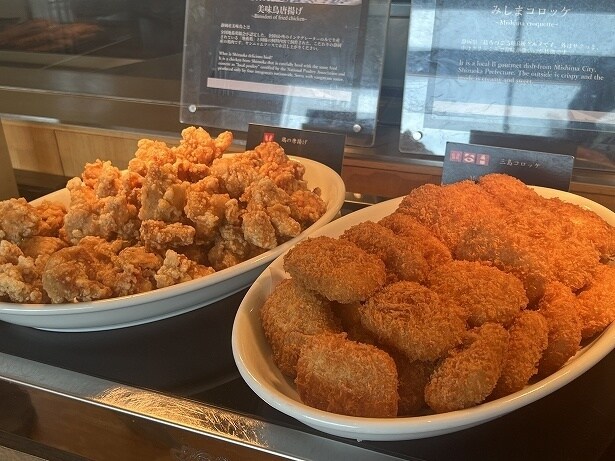 地元の美味鳥を使った唐揚げや「みしまコロッケ」も食べられる