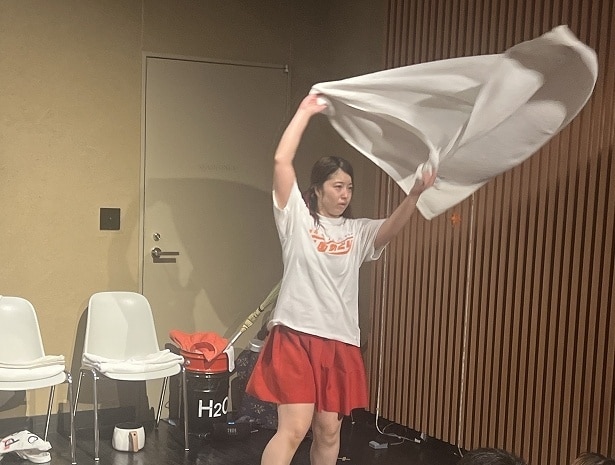 世界大会の会場は100～200人規模の大きなサウナで、会場を魅了するそう