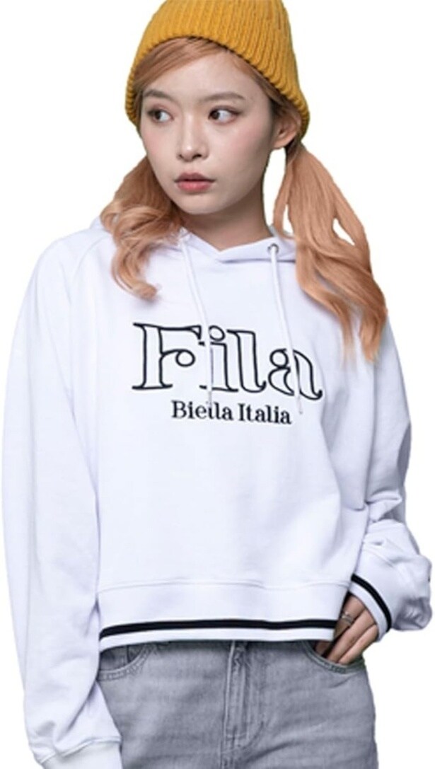 着回し自在のショート丈が新定番！【フィラ】のスウェットトップスで秋冬コーデが決まる。Amazonで販売中！