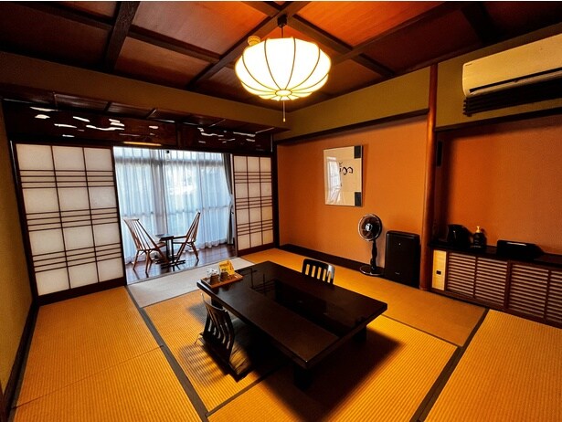 和室のほかに、ワーキングスペース付きの部屋などもある