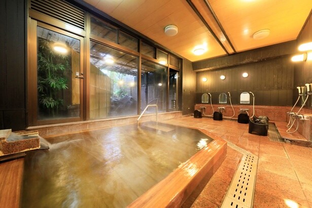 日本最古の和歌集「万葉集」にも詠まれたほど古い歴史をもつ湯河原の湯