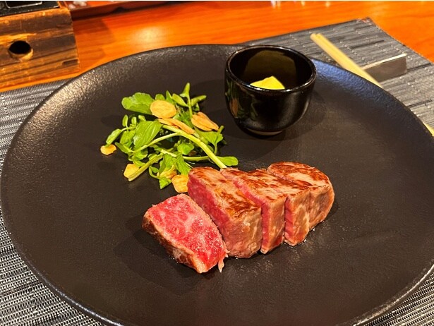 一人ひとりに溶岩プレートが用意されているので、好みの焼き加減に仕上げることができる