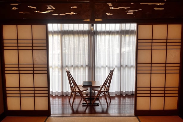 秋の湯河原で“ととのう”おこもり旅。静寂と癒やしに包まれる「ゆがわら風雅」へ