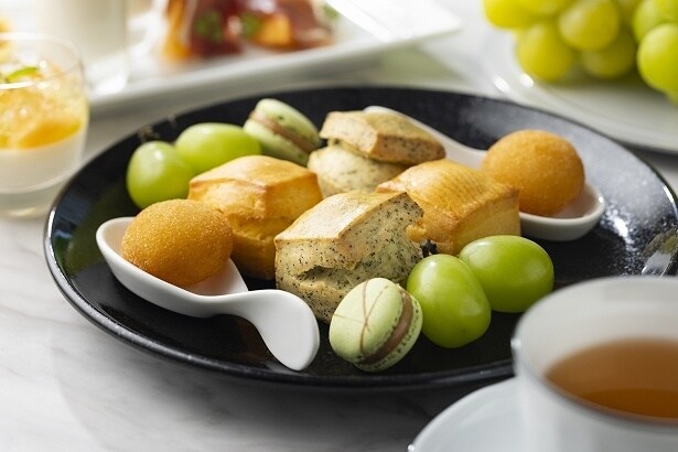 スコーンやマカロンも楽しめる