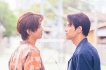 有線イヤホンで紡ぐ愛の形――映画『（LOVE SONG）』に隠されたドラマ『2gether』のオマージュとは？チャンプ監督がカイとサラワットそれぞれの想いを語る【ネタバレあり】