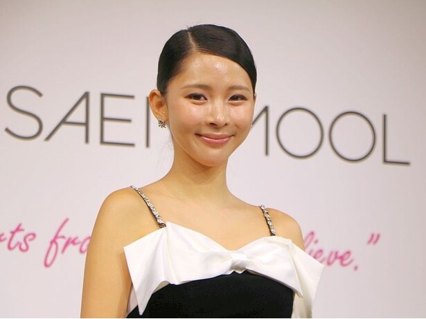 コスメブランド「ジョンセンムル」の新商品発表会に出席した“よしミチ姉弟”の姉・ミチさん