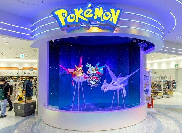 【写真】エントランスでは伝説のポケモン・ラティアスとラティオスがお出迎え