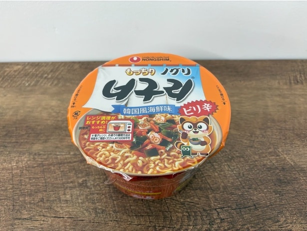 【写真】新作「もっちりノグリ 韓国風海鮮味 カップ(ピリ辛)」の調理方法を解説