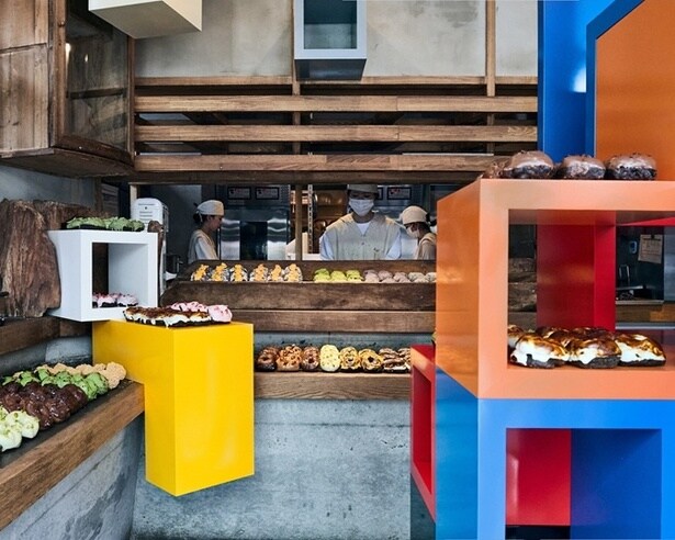 まるでおもちゃの実寸大ブロックが落ちてきたみたい！内観も子どもも親しみやすいように進化