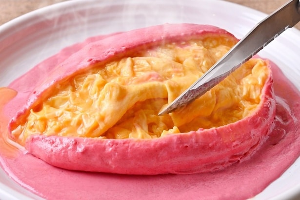 ナイフを入れた瞬間、とろとろ卵があふれ出す“ぱっかーん”に心ときめく!