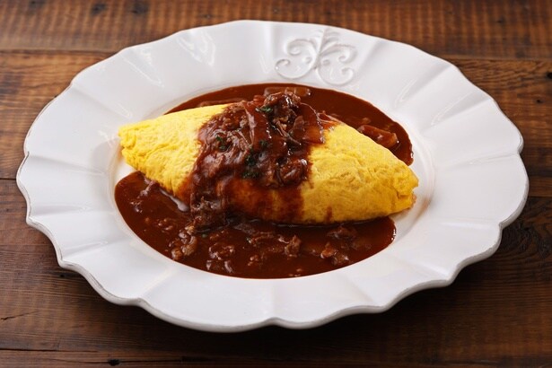 ロイヤルホストの定番メニュー「ロイヤルオムライス~ハッシュドビーフソース~」がおうちでも楽しめる。「Royal Host Deli」は、レストラン品質の味を自宅で手軽に楽しめると好評!