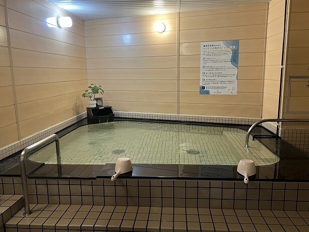 水風呂に入る時は汗を流し、足元から少しずつ水に慣らしてから入ろう