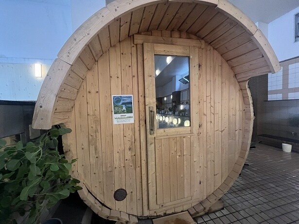 浴室内にある「バレルサウナ」