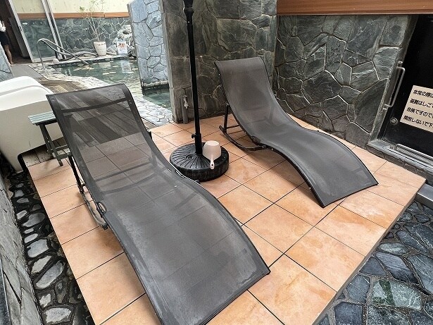 水風呂の後の休憩や、水風呂をスルーしてクールダウンはここで