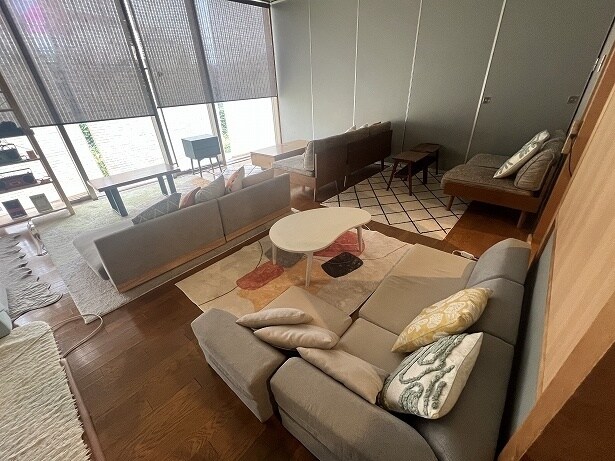 ソファでゆっくりできる「リラックスエリア」