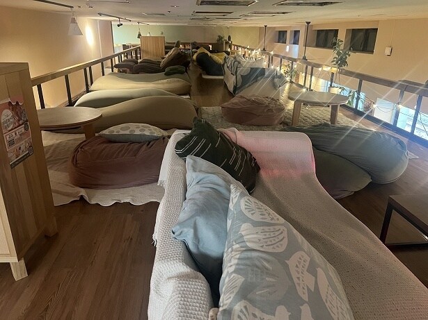 おこもりエリアは天井が低いので頭に注意!