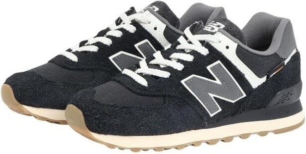 カジュアルコーデが即完成！【ニューバランス】の軽量スニーカーでストレスフリーな一歩を。Amazonで販売中！