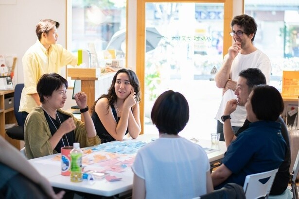 日常文化について語り合う参加者たち