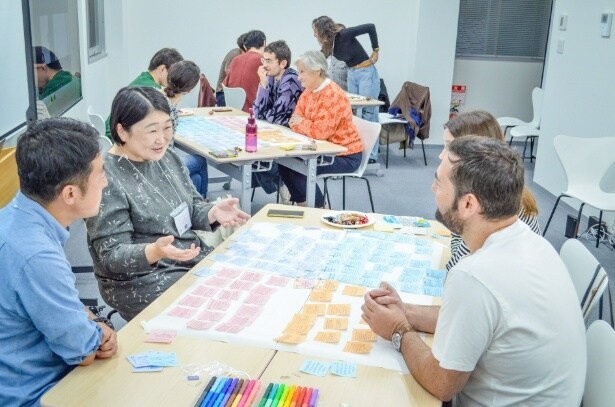 異なる背景を持つ参加者が共に言葉を重ね、視点を共有する