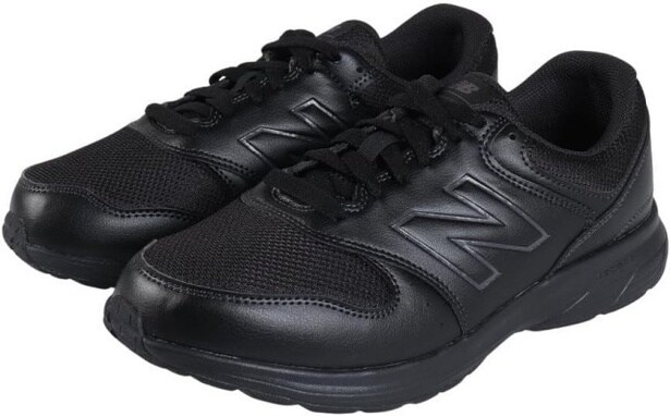 通勤にも散歩にも頼れる一足!【ニューバランス】のスニーカーが足元を支える。Amazonで販売中!