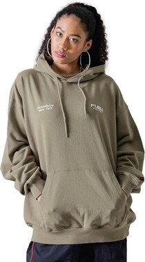 一枚で決まる存在感！【フブ】のトレーナーが冬の装いをアップデート。Amazonで販売中！