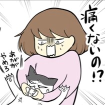 【ネコ漫画】猫の歯が抜けた！それって病気？愛猫がクッションをガウガウ噛んでいた理由【作者に聞いた】