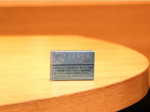 新銘柄の「テリア クリア レギュラー」(20本入りボックス/580円)は、製品コピーで「洗練された吸いごたえとすっきりとした後味」と打ち出している