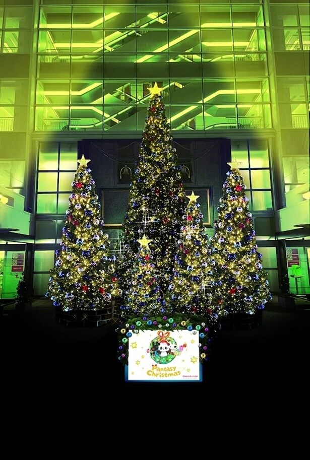 神戸阪急に高さ約7メートルの大きなクリスマスツリーが登場！