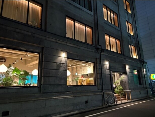 重厚感ある外観の歴史的建造物をリノベ―ションしたブティックホテル「K5」