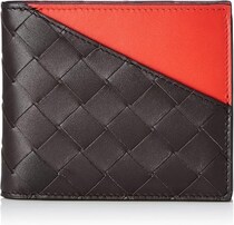 洗練を纏う【ボッテガヴェネタ】の革財布！ミニマルと機能美が融合した二つ折りタイプがAmazonで販売中！