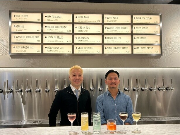 日本酒イノベーターと世界トップランクのバーテンダーのコラボレーションが実現！WAKAZE代表 稲川琢磨さん(写真左)、バーテンダー 鈴木敦さん(写真右)