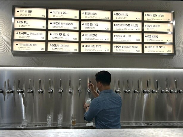 英語で書かれたおしゃれなメニュー表が印象的