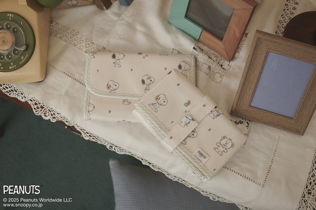 「総柄母子手帳ケース」(Sサイズ：4620円〜Lサイズ：5720円)、「おむつシート」(4620円)