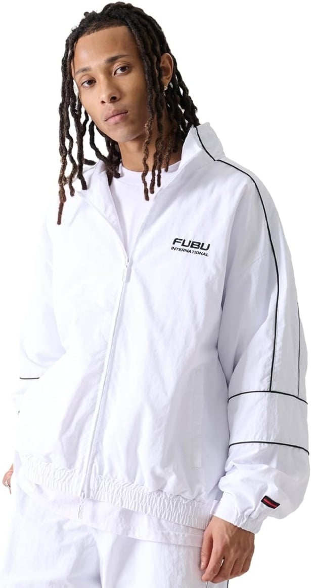 羽織るだけで雰囲気が変わる【フブ】のスポーティーな冬用ジャージがAmazonで販売中！