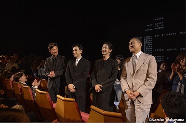 カンヌ国際映画祭では、4人全員が涙を滲ませ、感謝の言葉を述べた